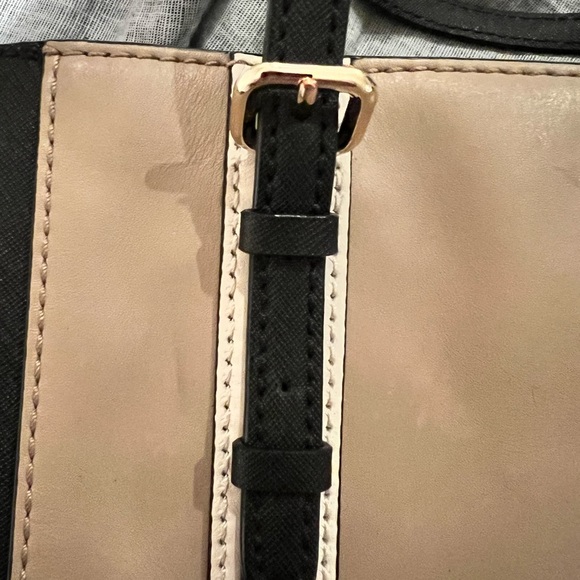 Kate Spade Purse - Picture 3 of 7